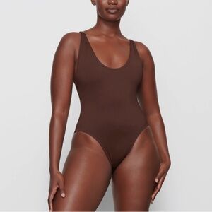 SKIMS SWIM SCOOP NECK ONE PIECE SWIMSUIT IN COCOA